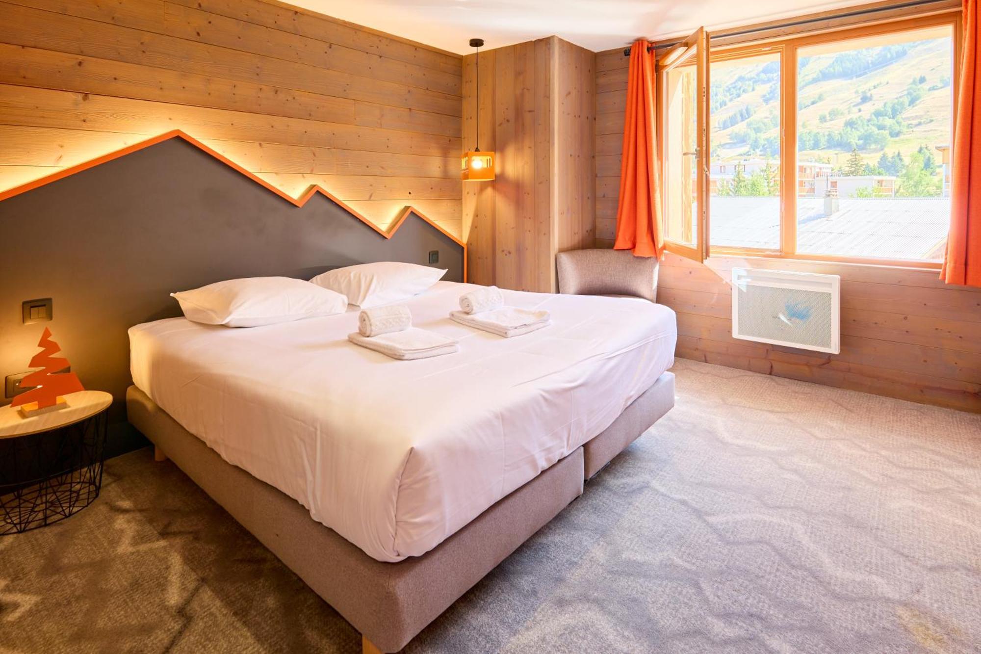 Hotel Base Camp Lodge - Les 2 Alpes Les Deux Alpes Exterior photo